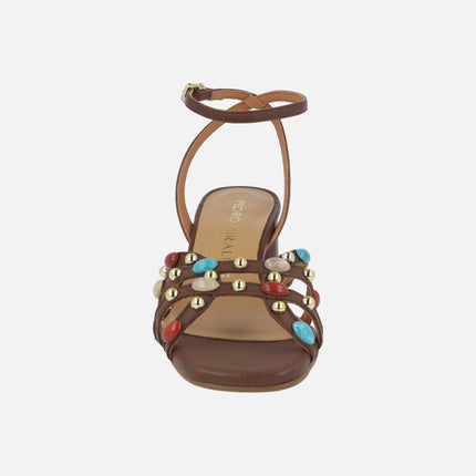 Sandalias de tacón con pedrería y pulsera al tobillo