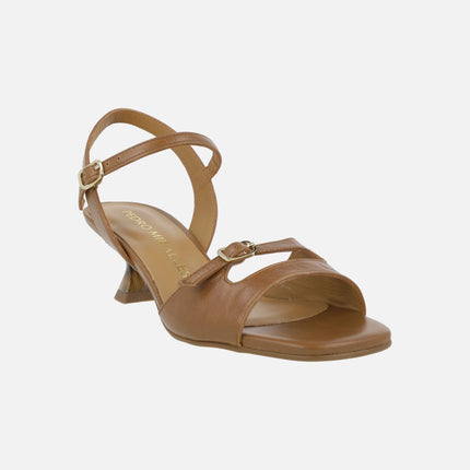 Sandalias Huesca de piel con detalle de hebilla