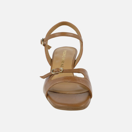 Sandalias Huesca de piel con detalle de hebilla
