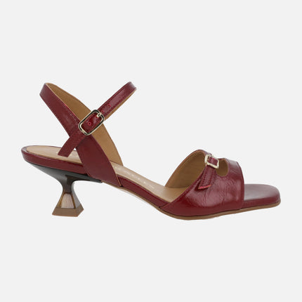 Sandalias Huesca de piel con detalle de hebilla