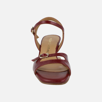 Sandalias Huesca de piel con detalle de hebilla