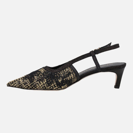 Zapatos de salón destalonados en rafia con flores bordadas