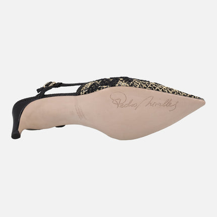 Zapatos de salón destalonados en rafia con flores bordadas