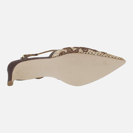 Zapatos de salón destalonados en rafia con flores bordadas