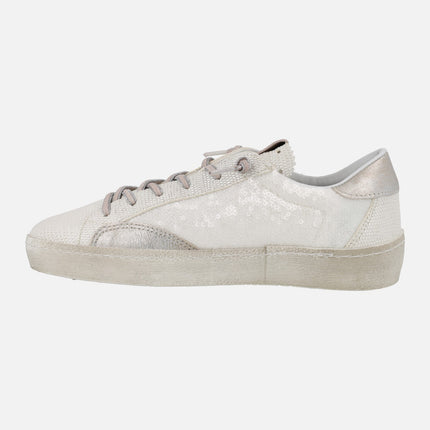 Zapatillas deportivas blancas con lentejuelas y detalles en rosa