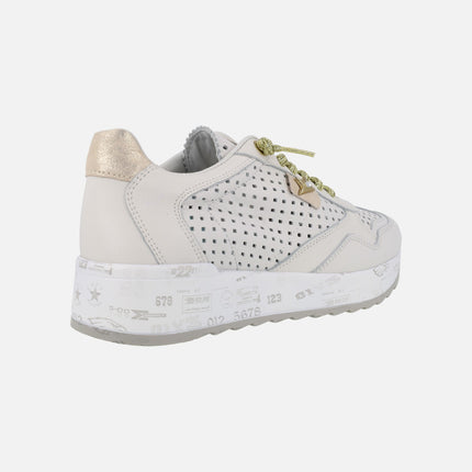 Deportivas de piel con detalle de picados y cordones elásticos dorados