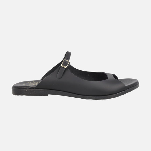 Sandalias planas de piel con tira de hebilla