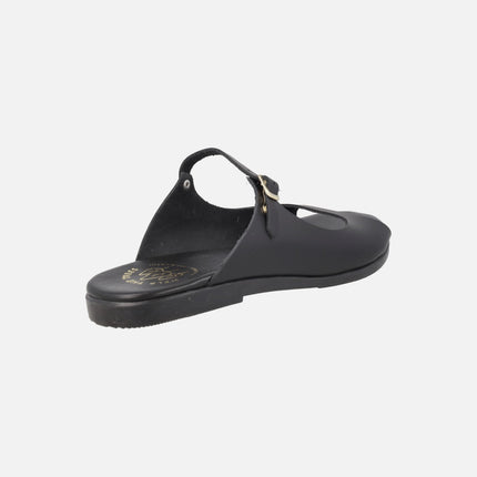 Sandalias planas de piel con tira de hebilla