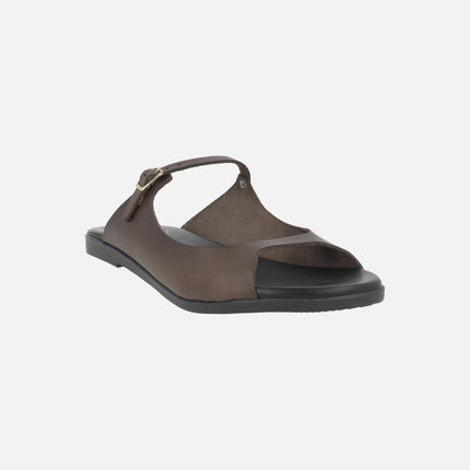 Sandalias planas de piel con tira de hebilla
