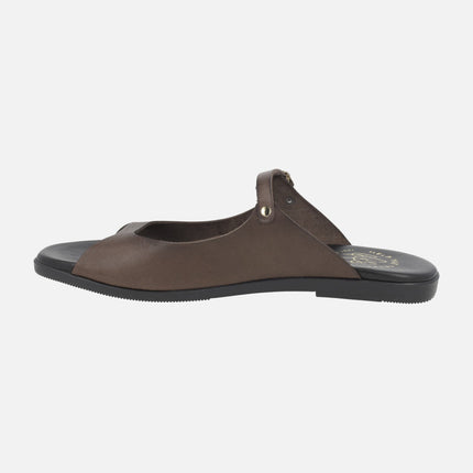 Sandalias planas de piel con tira de hebilla