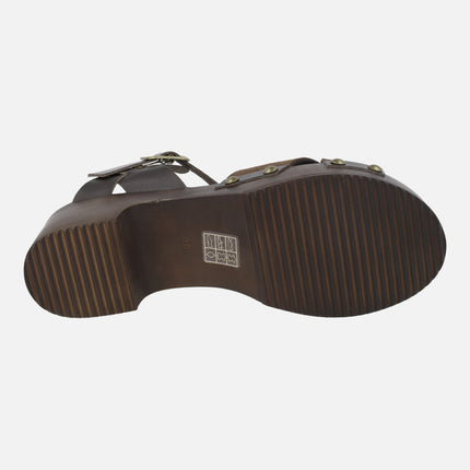 Sandalias de piel y serraje en combinado marrón con plataforma