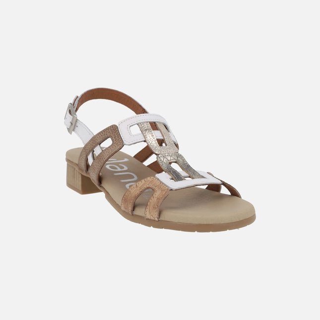 Sandalias de piel combinadas con tacón bajo