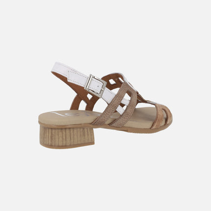 Sandalias de piel combinadas con tacón bajo