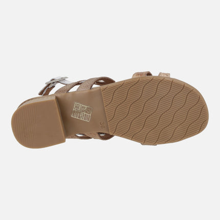 Sandalias de piel combinadas con tacón bajo