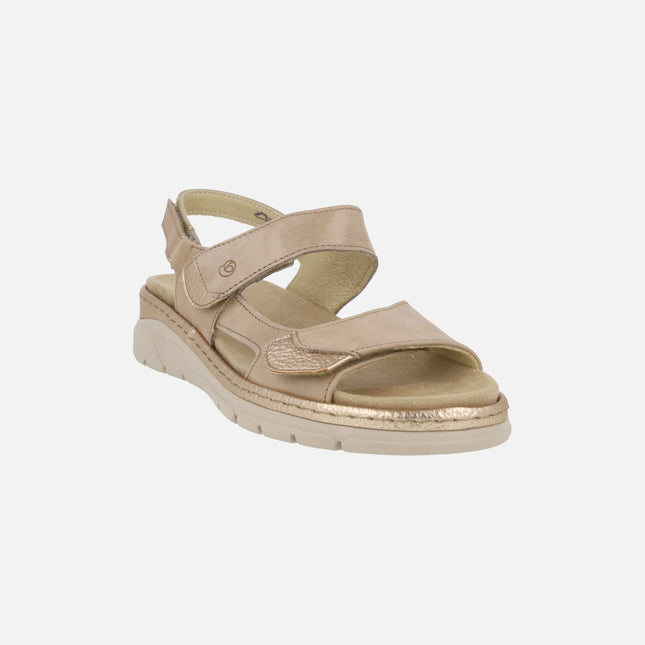Sandalias confort de piel con cierre de velcros en taupe y oro