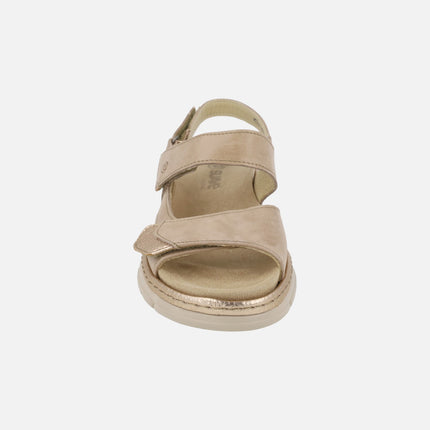 Sandalias confort de piel con cierre de velcros en taupe y oro
