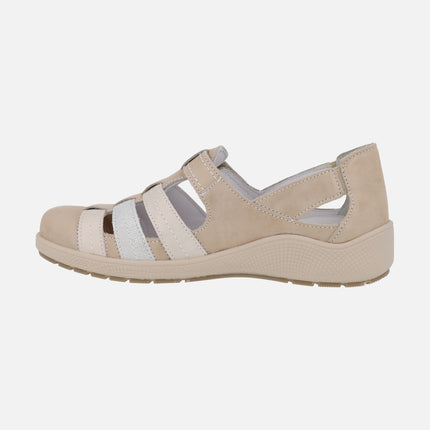 Zapatos confort semiabiertos con cierre de velcro en combinado natural