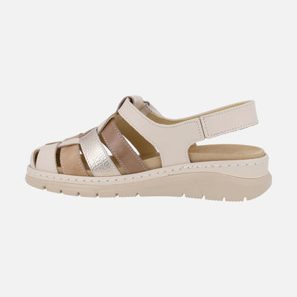 Sandalias combinadas estilo cangrejeras con cierre de velcro