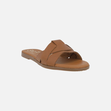 Flat leather sandals with intertwined straps