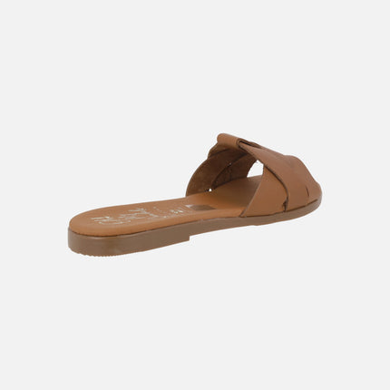 Flat leather sandals with intertwined straps
