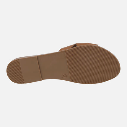 Flat leather sandals with intertwined straps