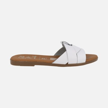 Flat leather sandals with intertwined straps
