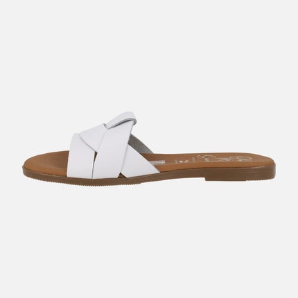Flat leather sandals with intertwined straps