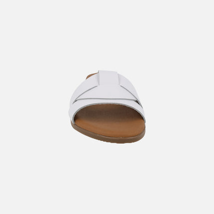 Flat leather sandals with intertwined straps