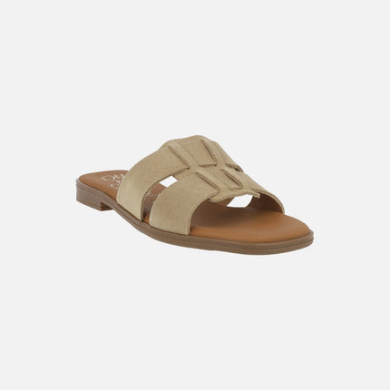 Flat leather sandals