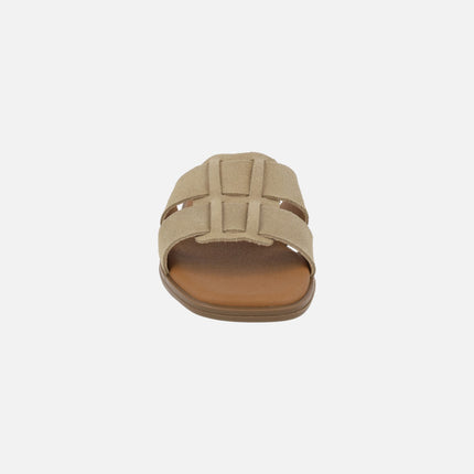 Flat leather sandals