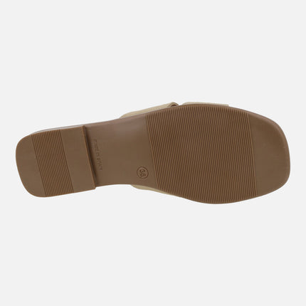 Flat leather sandals