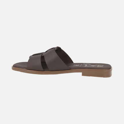 Flat leather sandals