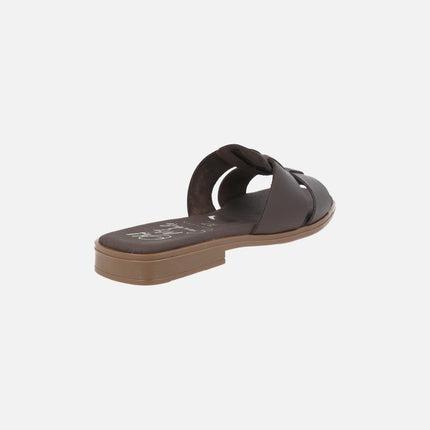 Flat leather sandals