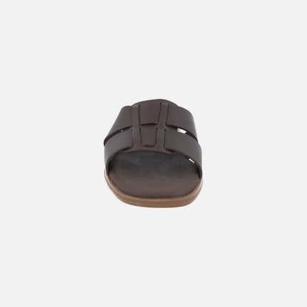 Flat leather sandals