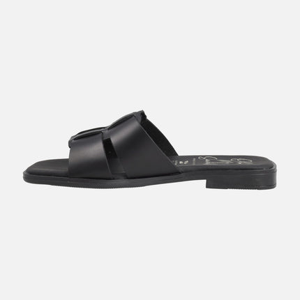 Flat leather sandals