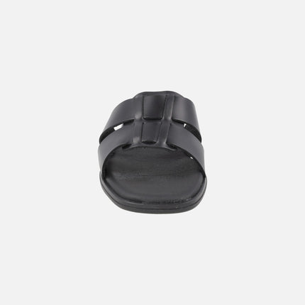 Flat leather sandals