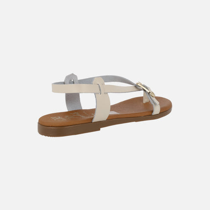 Sandalias de piel de tiras finas y hebilla