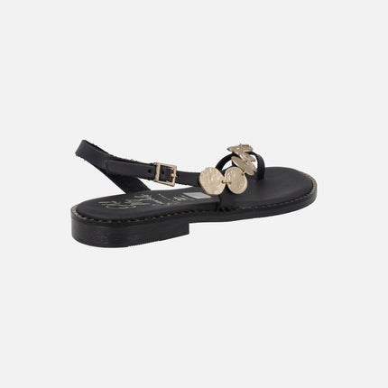 Sandalias planas de piel con detalle de monedas doradas