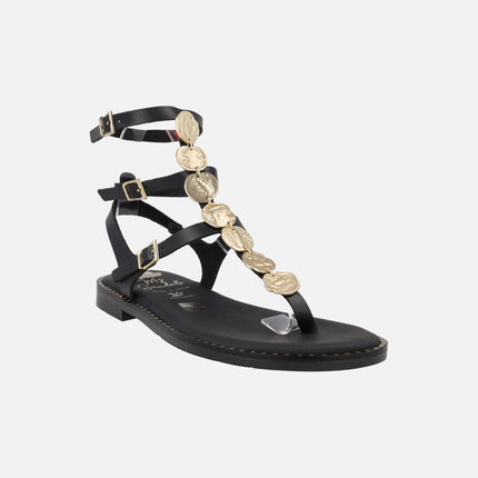 Sandalias planas de piel estilo romanas con detalle de monedas doradas