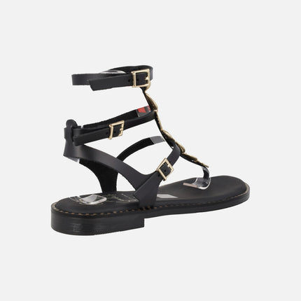 Sandalias planas de piel estilo romanas con detalle de monedas doradas