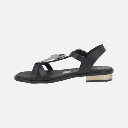 Sandalias negras de piel con adorno metálico plateado