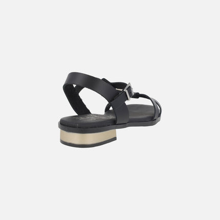 Sandalias negras de piel con adorno metálico plateado
