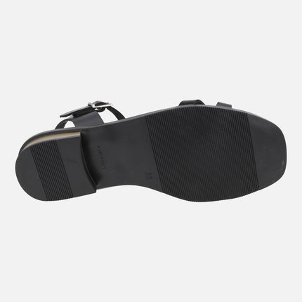 Sandalias negras de piel con adorno metálico plateado