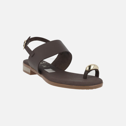 Sandalias de piel con tacón bajo metalizado y pieza efecto anillo