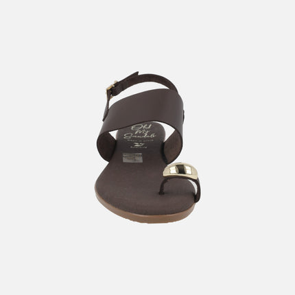 Sandalias de piel con tacón bajo metalizado y pieza efecto anillo