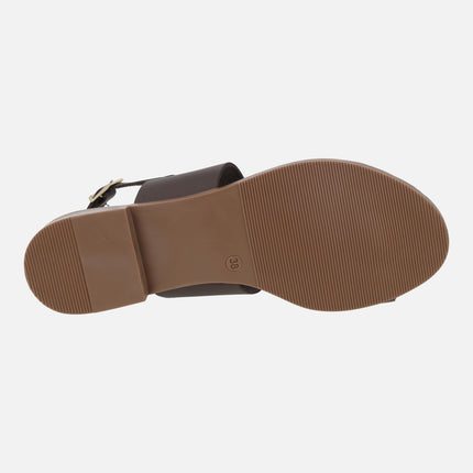 Sandalias de piel con tacón bajo metalizado y pieza efecto anillo