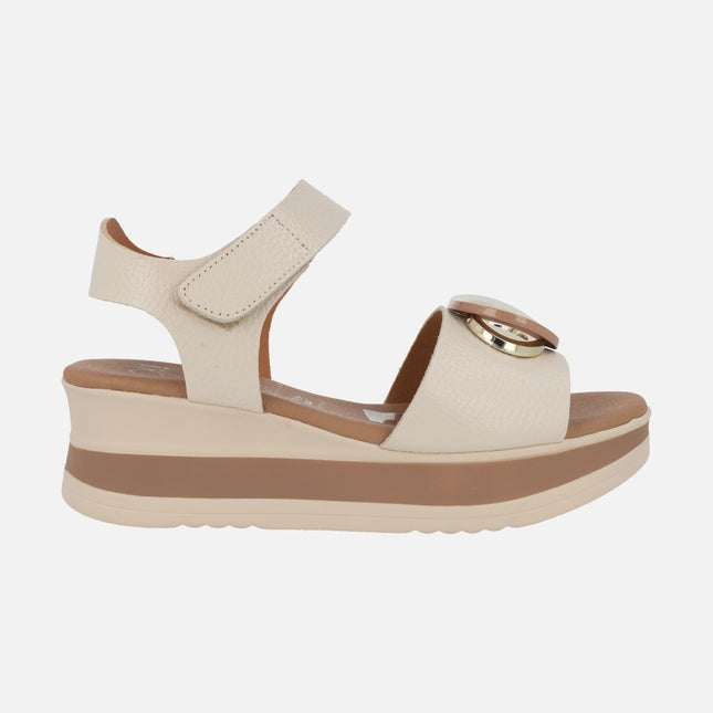 Sandalias de piel con adorno y cierre de velcro