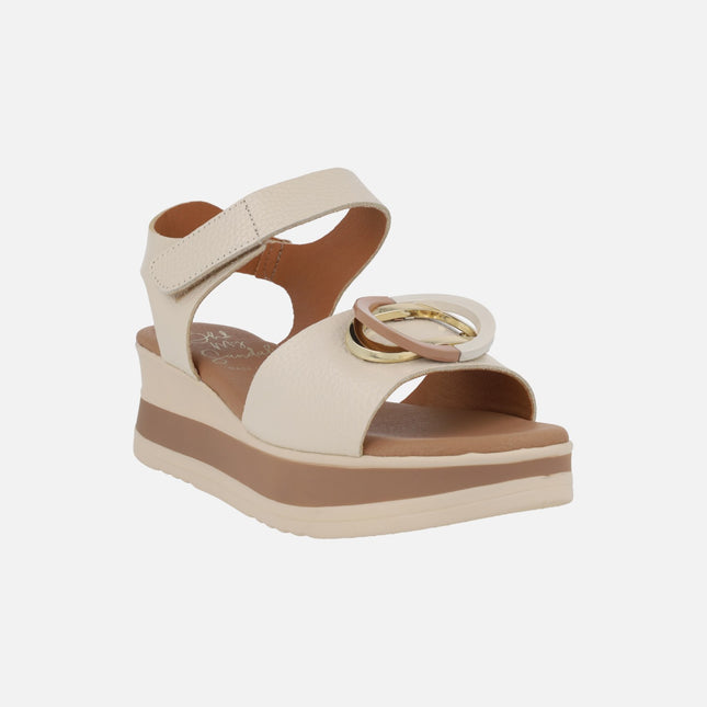 Sandalias de piel con adorno y cierre de velcro
