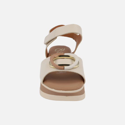 Sandalias de piel con adorno y cierre de velcro