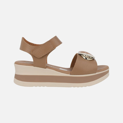 Sandalias de piel con adorno y cierre de velcro